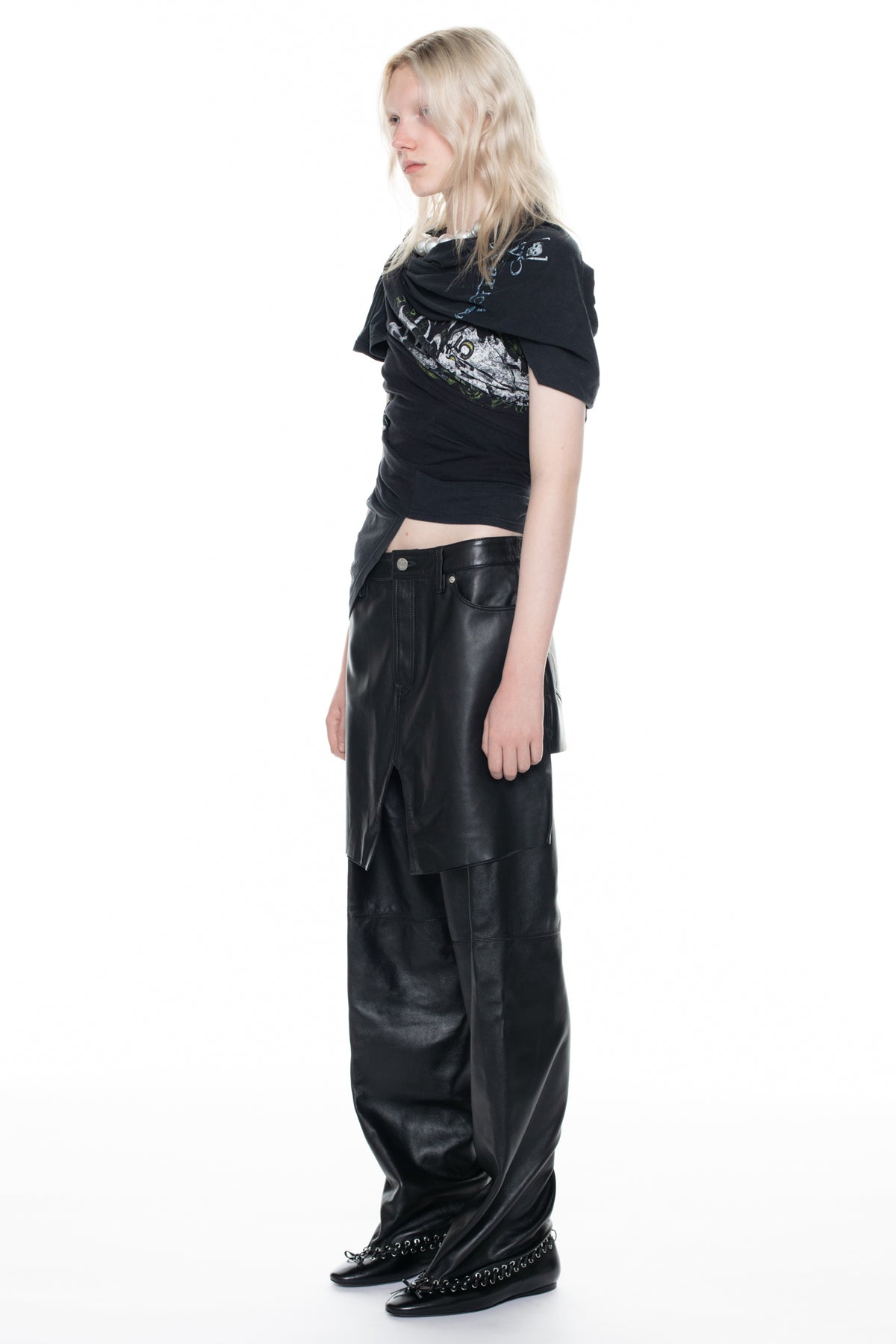 DISPLAY LEATHER SHORTS in black