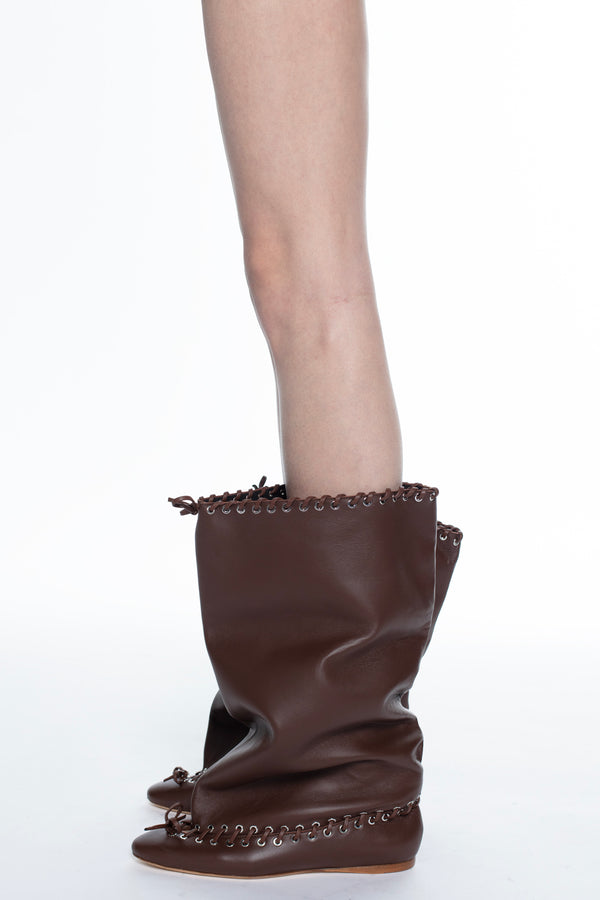 LEVEL BOOT, FLAT in brown nappa