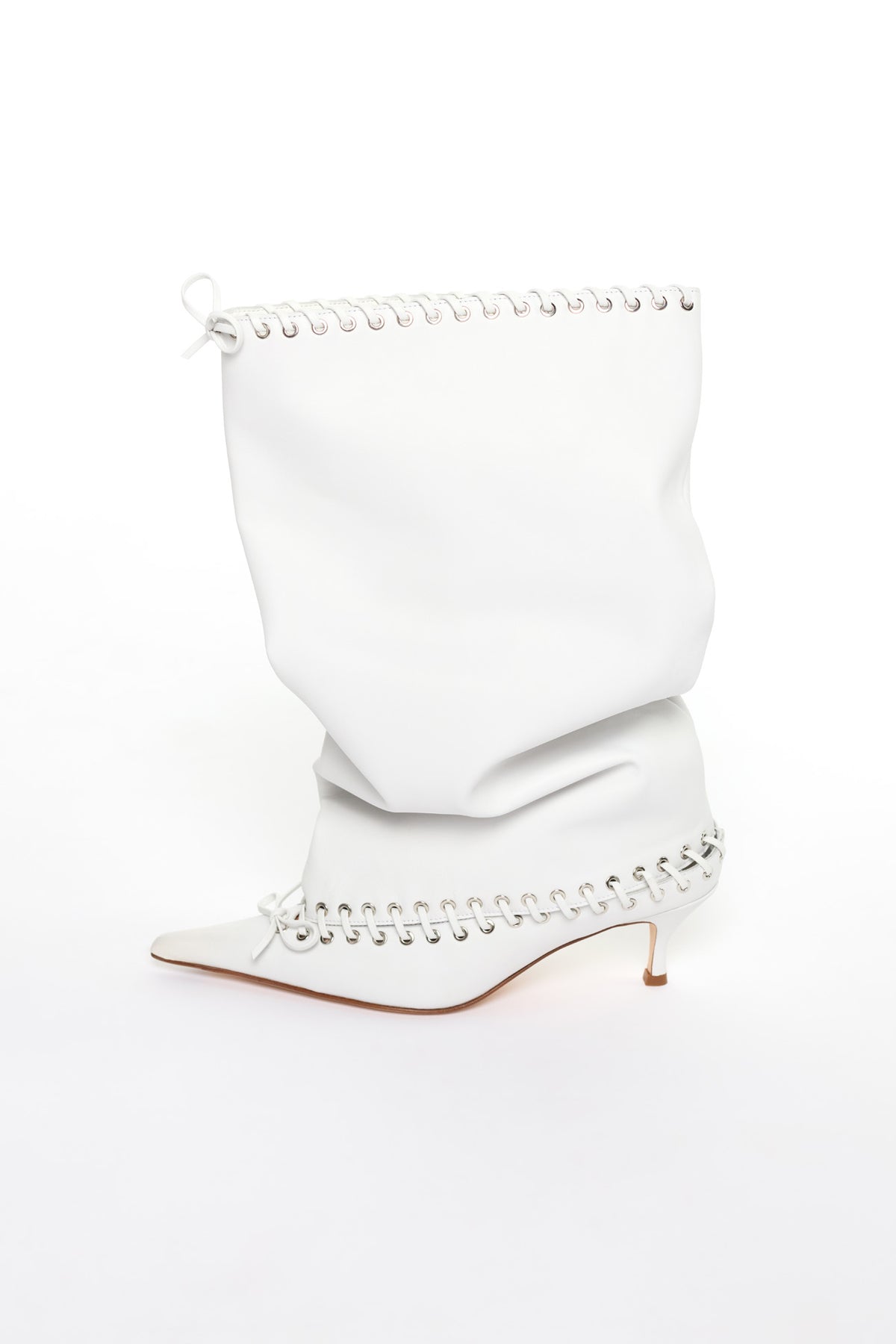 LEVEL BOOT in white