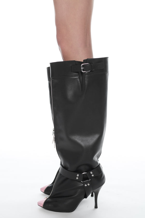 UNZIPPED BOOT in black and pink
